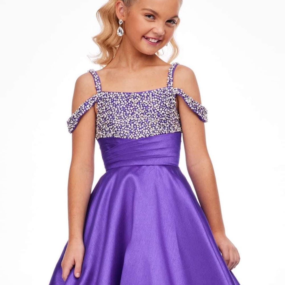 Size 12 girls. Bought new last year, 22. Altered, NOT cut. It can be let out.